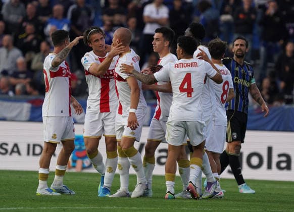 Celebrities Genoa s Lorenzo Colombo make score a goal 1-2...During the Serie A soccer match between Pisa and Genoa at the Cetilar Arena Romeo Anconetani Stadium in Pisa; Center West Italy; Sunday April 19 2026 ; Soccer  Copyright: xAlessandroxLaxRoccax xLaPressex