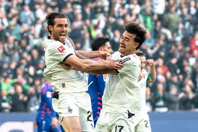 Deutschland: Bundesliga 2025 2026 Borussia Mönchengladbach vs. 1. FSV Mainz 05 30. Spieltag Sonntag, 19.04.2026 Borussia-Park (Nordrhein-Westfalen) Tor zum 1:0 durch Joe Scally (29, Borussia Mönchengladbach) Jubel Freude Emotionen Torjubel Jens Castrop (17, Borussia Mönchengladbach) *** Germany Bundesliga 2025 2026 Borussia Mönchengladbach vs 1 FSV Mainz 05 30 Matchday Sunday, 19 04 2026 Borussia Park Nordrhein Westfalen Goal for 1 0 by Joe Scally 29, Borussia Mönchengladbach Cheers Joy Emotions Goal celebration Jens Castrop 17, Borussia Mönchengladbach Copyright: xCelinaxLeiersx