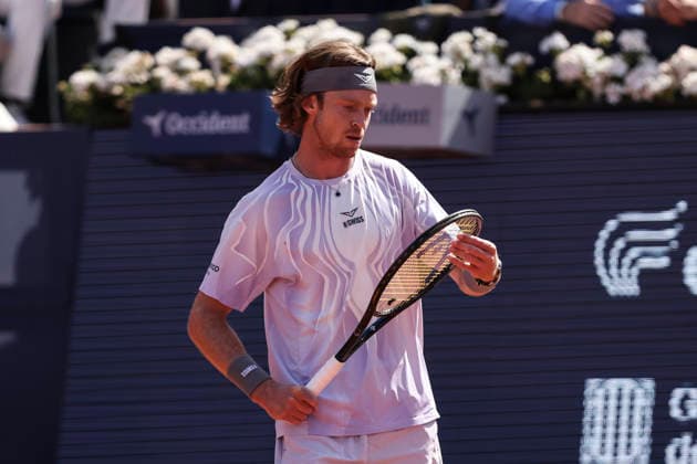 April 19, 2026, Barcelona, Barcelona, Spain: Andrey Rublev of Russia in action against Arthur Fils of France during the Final tennis match of the Barcelona Open Banc Sabadell - Conde Godo 2026 Day 9 at Real Club de Tenis Barcelona on April 19, 2026 in Barcelona, Spain. Barcelona Open Banc Sabadell - Conde Godo 2026 Day 9  - ZUMAa181 20260419_zaa_a181_100 Copyright: xJavierxBorregox