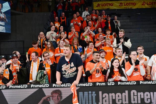 GER, 1 BBL, Veolia Towers Hamburg vs SC Rasta Vechta 19 04 2026,,GER, 1 BBL, Veolia Towers Hamburg vs SC Rasta Vechta, in the picture the fans of Vechta cheer about the victory nordphotoxGmbH xWitke nph00002