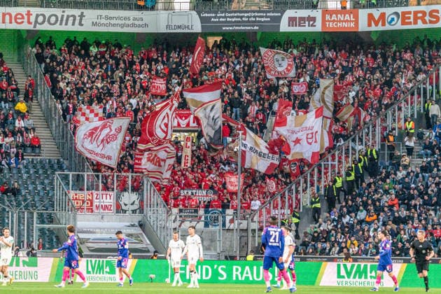 Deutschland: Bundesliga 2025 2026 Borussia Mönchengladbach vs. 1. FSV Mainz 05 30. Spieltag Sonntag, 19.04.2026 Borussia-Park (Nordrhein-Westfalen) Fans Zuschauer Stimmung Schal Auswärtsblock Gäste *** Germany Bundesliga 2025 2026 Borussia Mönchengladbach vs 1 FSV Mainz 05 30 Matchday Sunday, 19 04 2026 Borussia Park North Rhine-Westphalia Fans Spectators Mood Scarf Away Block Guests Copyright: xCelinaxLeiersx