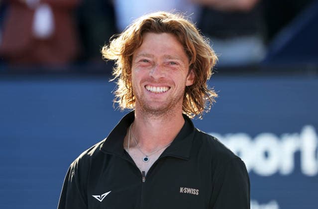 Barcelona Open Banc Sabadell 2026 - Day Seven Andrey Rublev receives the runner-up trophy in the final of the Barcelona Open Banc Sabadell 73rd Conde de Godo Trophy, played at Real Club de Tenis Barcelona 1899, in Barcelona, Spain, on April 19, 2026. Barcelona Barcelona Spain  Copyright: xUrbanandsportx originalFilename:urbanandsport-filswins260419_np2dK.jpg
