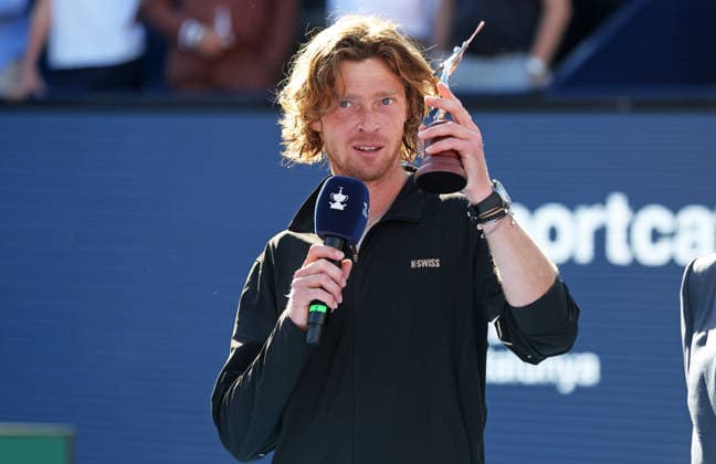 Barcelona Open Banc Sabadell 2026 - Day Seven Andrey Rublev receives the runner-up trophy in the final of the Barcelona Open Banc Sabadell 73rd Conde de Godo Trophy, played at Real Club de Tenis Barcelona 1899, in Barcelona, Spain, on April 19, 2026. Barcelona Barcelona Spain  Copyright: xUrbanandsportx originalFilename:urbanandsport-filswins260419_npEw0.jpg