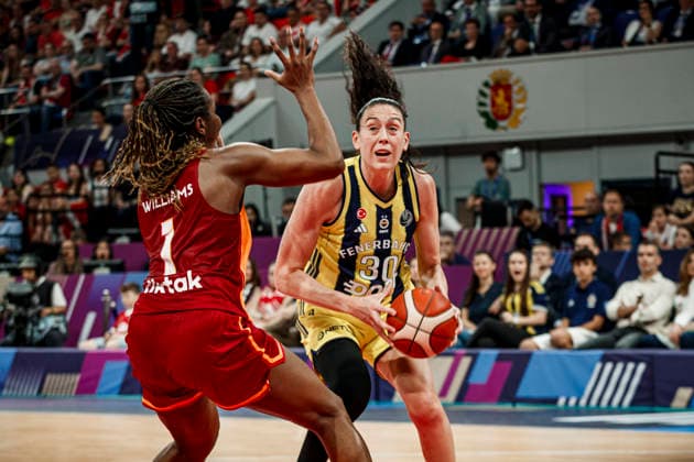 ESP Galatasaray Cagdas Faktoring v Fenerbahce Opet Final game Euroleague Women Final Six 2026 Breanna Stewart and Elizabeth Williams during the Euroleague Women final game between Galatasaray Cagdas Faktoring and Fenerbahce Opet played at Principe Felipe Arena on April 19, 2026 in Zaragoza, Spain Zaragoza Spain Basketball Copyright: xDanielxMarzo AgenciaxLOFx