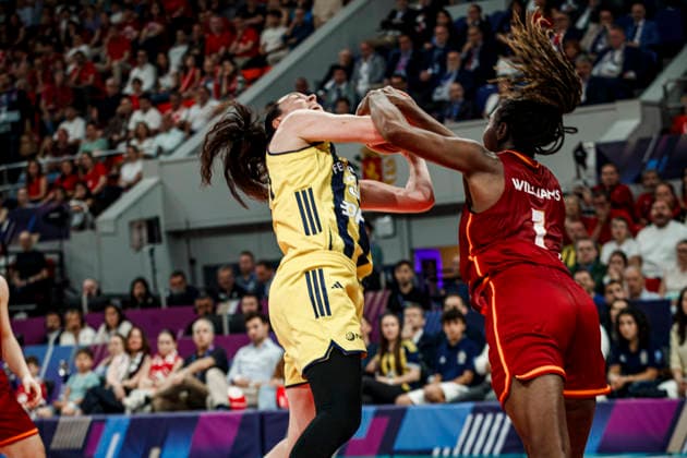 ESP Galatasaray Cagdas Faktoring v Fenerbahce Opet Final game Euroleague Women Final Six 2026 Breanna Stewart and Elizabeth Williams during the Euroleague Women final game between Galatasaray Cagdas Faktoring and Fenerbahce Opet played at Principe Felipe Arena on April 19, 2026 in Zaragoza, Spain Zaragoza Spain Basketball Copyright: xDanielxMarzo AgenciaxLOFx
