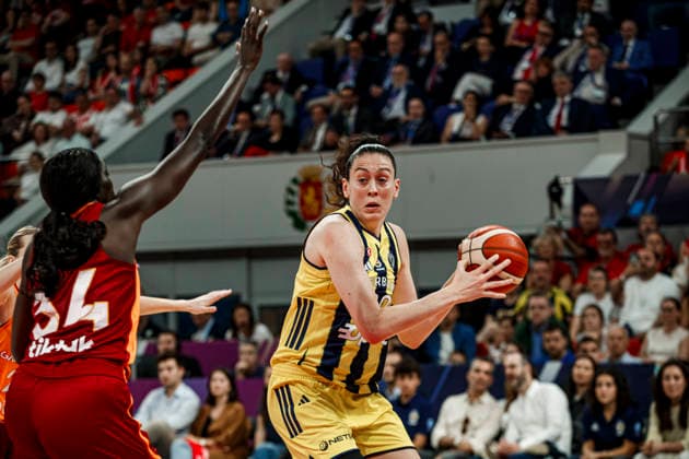 ESP Galatasaray Cagdas Faktoring v Fenerbahce Opet Final game Euroleague Women Final Six 2026 Breanna Stewart and Awak Kuier during the Euroleague Women final game between Galatasaray Cagdas Faktoring and Fenerbahce Opet played at Principe Felipe Arena on April 19, 2026 in Zaragoza, Spain Zaragoza Spain Basketball Copyright: xDanielxMarzo AgenciaxLOFx