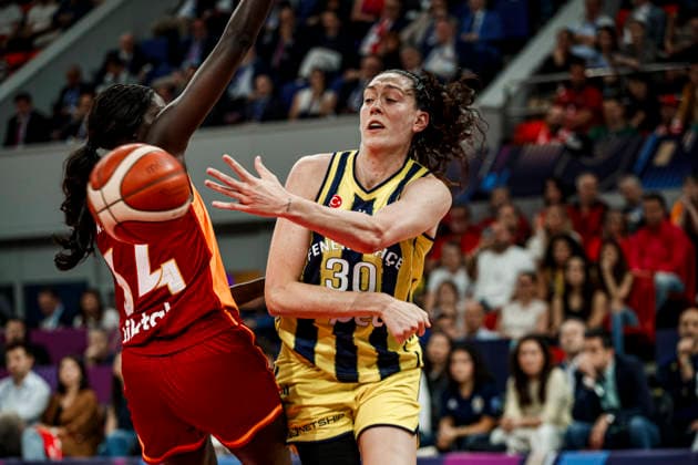ESP Galatasaray Cagdas Faktoring v Fenerbahce Opet Final game Euroleague Women Final Six 2026 Breanna Stewart and Awak Kuier during the Euroleague Women final game between Galatasaray Cagdas Faktoring and Fenerbahce Opet played at Principe Felipe Arena on April 19, 2026 in Zaragoza, Spain Zaragoza Spain Basketball Copyright: xDanielxMarzo AgenciaxLOFx