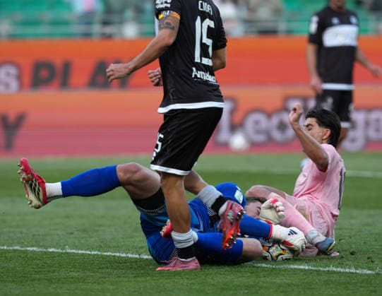 Palermo v Cesena - Serie B Jonathan Klinsmann of Cesena FC is injured during the Serie B match between Palermo FC and Cesena FC at the Stadio Renzo Barbera in Palermo, Italy, on April 18, 2026. Palermo Italy  Copyright: xGabrielexMaricchiolox originalFilename:maricchiolo-palermov260418_npuYB.jpg