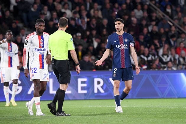 Paris Saint-Germain FC v Olympique Lyonnais - Ligue 1 McDonald s 22 Clinton MATA PEDRO LOURENCO (ol) - 02 Achraf HAKIMI (psg) during the Ligue 1 McDonald s match between Paris Saint-Germain FC and Olympique Lyonnais at Parc des Princes on April 19, 2026 in Paris, France. Paris France  Copyright: xFEPx 776348360