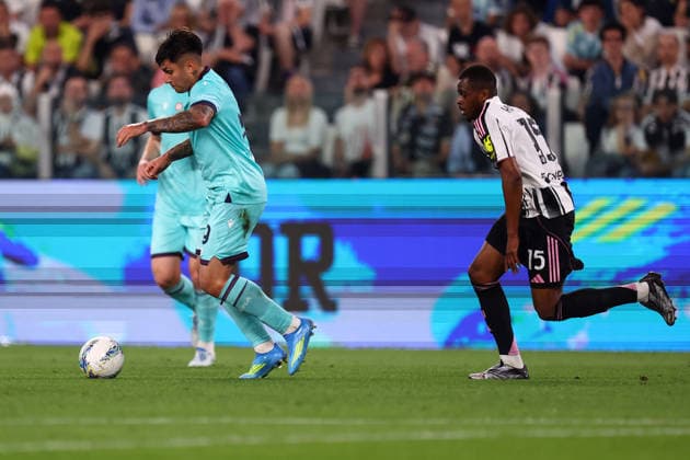 Santiago Castro (Bologna Fc) controls the ball, Serie A, Juventus FC v Bologna FC 1909 , Allianz Stadium, April 19, 2026, Turin, Italy.