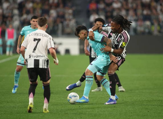 Santiago Castro of Bologna and Khephren Thuram of Juventus FC during the Italian Serie A, football match between Juventus FC and Bologna FC on 19 April 2026, at Allianz Stadium Turin, Italy. Photo Nderim Kaceli  Copyright: xNderimxKaceli IPAxSportx xipa-agency.netx xx IPA_74087949 IPA_Agency_IPA74087949