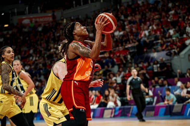 ESP Galatasaray Cagdas Faktoring v Fenerbahce Opet Final game Euroleague Women Final Six 2026 Kamiah Smalls during the Euroleague Women final game between Galatasaray Cagdas Faktoring and Fenerbahce Opet played at Principe Felipe Arena on April 19, 2026 in Zaragoza, Spain Zaragoza Spain Basketball Copyright: xDanielxMarzo AgenciaxLOFx