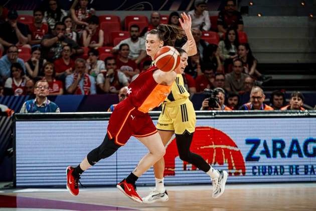 ESP Galatasaray Cagdas Faktoring v Fenerbahce Opet Final game Euroleague Women Final Six 2026 Derin Erdogan and Olcay Cakir during the Euroleague Women final game between Galatasaray Cagdas Faktoring and Fenerbahce Opet played at Principe Felipe Arena on April 19, 2026 in Zaragoza, Spain Zaragoza Spain Basketball Copyright: xDanielxMarzo AgenciaxLOFx