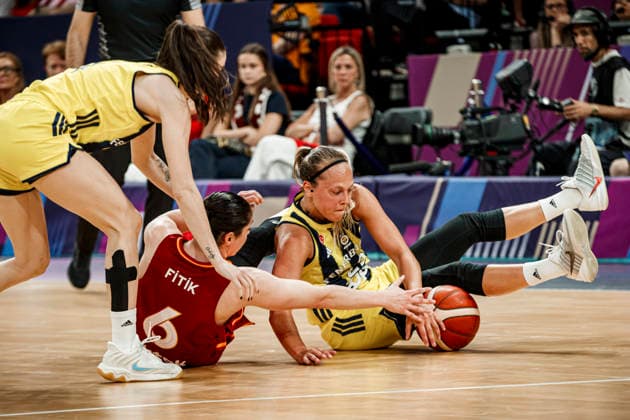 ESP Galatasaray Cagdas Faktoring v Fenerbahce Opet Final game Euroleague Women Final Six 2026 Julie Allemand and Goksen Fitik during the Euroleague Women final game between Galatasaray Cagdas Faktoring and Fenerbahce Opet played at Principe Felipe Arena on April 19, 2026 in Zaragoza, Spain Zaragoza Spain Basketball Copyright: xDanielxMarzo AgenciaxLOFx