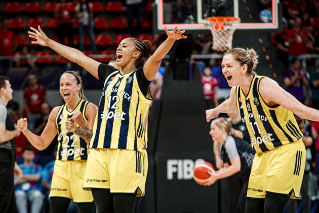 ESP Galatasaray Cagdas Faktoring v Fenerbahce Opet Final game Euroleague Women Final Six 2026 Julie Allemand, Iliana Rupert and Emma Messeman during the Euroleague Women final game between Galatasaray Cagdas Faktoring and Fenerbahce Opet played at Principe Felipe Arena on April 19, 2026 in Zaragoza, Spain Zaragoza Spain Basketball Copyright: xDanielxMarzo AgenciaxLOFx