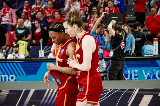 ESP Galatasaray Cagdas Faktoring v Fenerbahce Opet Final game Euroleague Women Final Six 2026 Kamiah Smalls and Elif Bayram during the Euroleague Women final game between Galatasaray Cagdas Faktoring and Fenerbahce Opet played at Principe Felipe Arena on April 19, 2026 in Zaragoza, Spain Zaragoza Spain Basketball Copyright: xDanielxMarzo AgenciaxLOFx