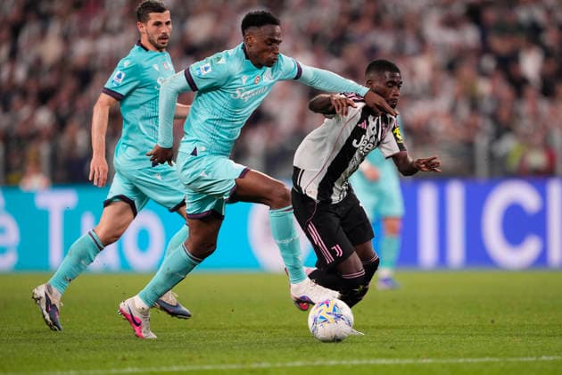 Juventus Boga fights for the ball with Bologna s Jhon Lucumi during the Serie A soccer match between Juventus Fc and Bologna the Juventus Stadium in Turin, north west Italy - April 19, 2026. - Soccer  Copyright: xFabioxFerrari LaPressex