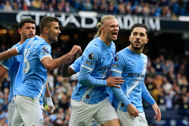 Manchester City v Arsenal, Premier League Rayan Cherki (10) of Manchester City celebrates calmly after scoring to make it 1-0 with Erling Haaland (9) of Manchester City during the Premier League match between Manchester City and Arsenal at the Etihad Stadium, Manchester, UK on 19 April 2026. Manchester Etihad Stadium Manchester UK Editorial use only DataCo restrictions apply See www.football-dataco.com , Copyright: xConorxMolloyx PSI-24102-0173