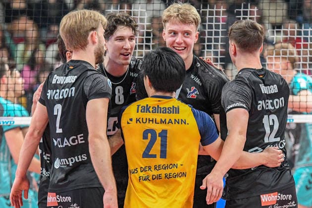 SVG Lüneburg players celebrate a point, jubilation, celebrate the point, celebration, action, action, 19 04 2026, Düren Germany , Volleyball, 1 Bundesliga Men, semi-final playoff, SWD Powervolleys Düren SVG Lüneburg xmhx