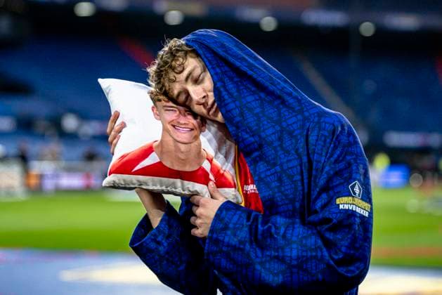 ROTTERDAM - AZ Alkmaar player Sven Mijnans will sleep soundly on his own pillow after the victory during the Eurojackpot KNVB Cup match between AZ and NEC in Rotterdam on April 19, 2026, at De Kuip stadium in the Netherlands. (Photo by Stefan Koops EYE4IMAGES DeFodi Images) - *** ROTTERDAM AZ Alkmaar player Sven Mijnans will sleep soundly on his own pillow after the victory during the Eurojackpot KNVB Cup match between AZ and NEC in Rotterdam on April 19, 2026, at De Kuip stadium in the Netherlands Photo by Stefan Koops EYE4IMAGES DeFodi Images