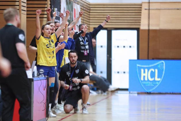 Handball, 2 Alsco HBF HC Leipzig SG 09 Kirchhof 19 04 2026 Cheering on the bench of HC Leipzig 2 Alsco Handball Bundesliga Women, HBF, Season 2025 2026, 24 Matchday HC Leipzig vs SG 09 Kirchhof on 19 04 2026 at Sporthalle Brüderstraße Leipzig Copyright: xBEAUTIFULxSPORTS JanxKaeferx