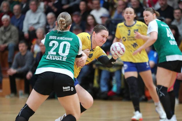 Handball, 2 Alsco HBF HC Leipzig SG 09 Kirchhof 19 04 2026 Kim Angelina Lang 5, HC Leipzig is harassed by Luisa Krüger 20, SG 09 Kirchhof 2 Alsco Handball Bundesliga Women, HBF, Season 2025 2026, 24 Matchday HC Leipzig vs SG 09 Kirchhof on 19 04 2026 at Sporthalle Brüderstraße Leipzig Copyright: xBEAUTIFULxSPORTS JanxKaeferx