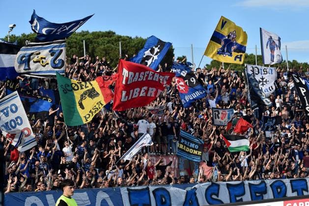 Fans of Pisa during Pisa SC vs Genoa CFC, Italian soccer Serie A match in Pisa, Italy, April 19 2026  Copyright: xGabrielexMasotti IPAxSportx xipa-agency.netx xx IPA_74088941 IPA_Agency_IPA74088941