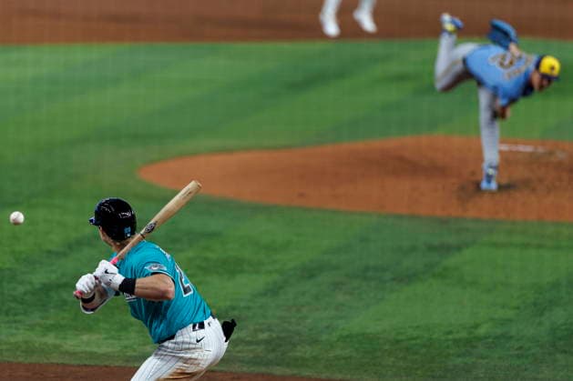 MLB, Baseball Herren, USA game Miami Marlins vs Milwaukee Brewers Miami Marlins left fielder Kyle Stowers in action during the MLB game between Miami Marlins and Milwaukee Brewers in Miami, Florida, USA, 19 April 2026. MIAMI FLORIDA United States  Copyright: xCRISTOBALxHERRERA-ULASHKEVICHx
