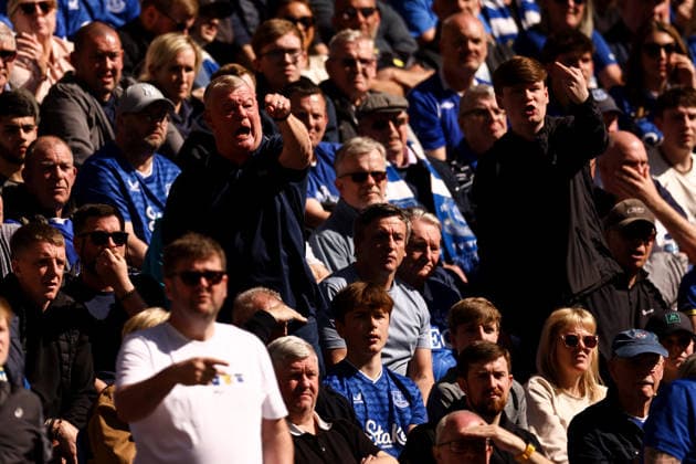 Everton gegen Liverpool 19 April 2026, Liverpool Premier League Fußball Everton gegen Liverpool Everton-Fans reagieren Foto Jacques Feeney Abseits Liverpool UK  Copyright: xJacquesxFeeneyx xOffsidexOffside