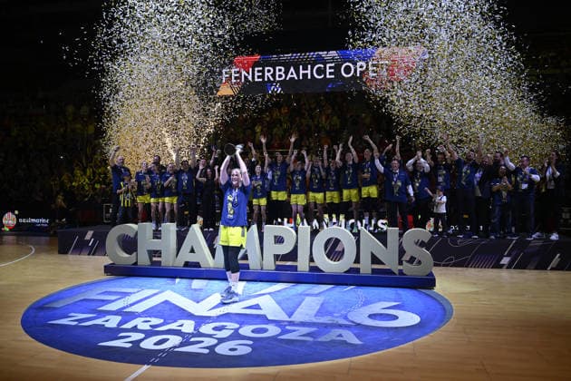 Galatasaray Cagdas Faktoring v Fenerbahce Opet - FIBA EuroLeague Women ZARAGOZA, SPAIN - APRIL 19: Fenerbahce Opet players celebrate their victory at the end of the FIBA Women s EuroLeague Final Six final match between Galatasaray Cagdas Faktoring and Fenerbahce Opet at Principe Felipe Arena in Zaragoza, Spain, on April 19, 2026. Burak Akbulut Anadolu Aragon Spain. Editorial use only. Please get in touch for any other usage.  Copyright: x2026xAnadoluxBurakxAkbulutx