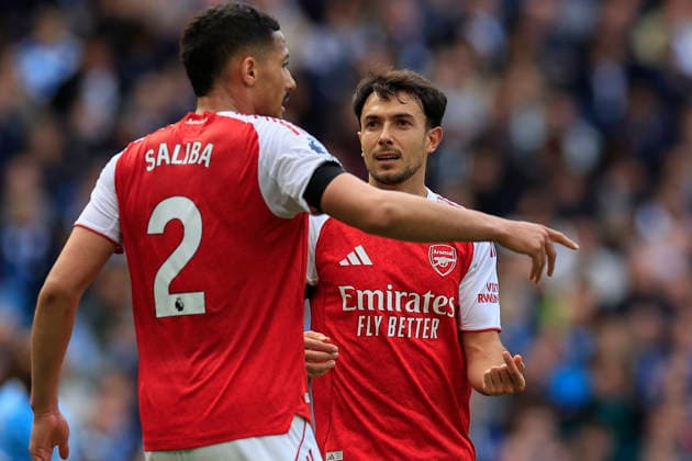 Manchester City v Arsenal, Premier League Martin Zubimendi (36) of Arsenal has a chat with William Saliba (2) of Arsenal during the Premier League match between Manchester City and Arsenal at the Etihad Stadium, Manchester, UK on 19 April 2026. Manchester Etihad Stadium Manchester UK Editorial use only DataCo restrictions apply See www.football-dataco.com , Copyright: xConorxMolloyx PSI-24102-0198