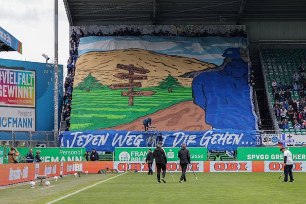 19 04 2026, xgrfx, Soccer 2 Bundesliga, SpVgg Greuther Fuerth SV Darmstadt 98 v l Choreo by the fans of SV Darmstadt SV Darmstadt DFL DFB REGULATIONS PROHIBIT ANY USE OF PHOTOGRAPHS as IMAGE SEQUENCES and or QUASI VIDEO Fuerth