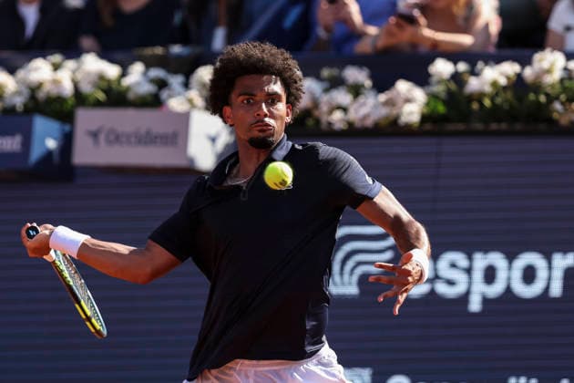 April 19, 2026, Barcelona, Barcelona, Spain: Arthur Fils of France in action against Andrey Rublev of Russia during the Final tennis match of the Barcelona Open Banc Sabadell - Conde Godo 2026 Day 9 at Real Club de Tenis Barcelona on April 19, 2026 in Barcelona, Spain. Barcelona Open Banc Sabadell - Conde Godo 2026 Day 9  - ZUMAa181 20260419_zaa_a181_147 Copyright: xJavierxBorregox