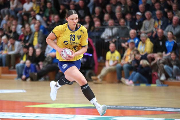 Handball, 2 Alsco HBF HC Leipzig SG 09 Kirchhof 19 04 2026 Laura Klocke 13, HC Leipzig storms forward 2 Alsco Handball Bundesliga Women, HBF, Season 2025 2026, 24 Matchday HC Leipzig vs SG 09 Kirchhof on 19 04 2026 at Sporthalle Brüderstraße Leipzig Copyright: xBEAUTIFULxSPORTS JanxKaeferx