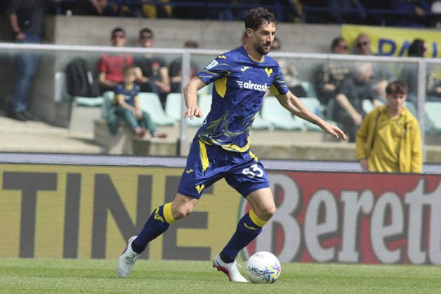 Roberto Gagliardini of Hellas Verona FC play the ball during Hellas Verona FC vs AC Milan, 33Â° Serie A Enilive 2025-26 game at Marcantonio Bentegodi stadium in Verona (VR), Italy, on April 19, 2026.  Copyright: xDavidexCasentini IPAxSportx xipa-agency.netx xx IPA_74090085 IPA_Agency_IPA74090085