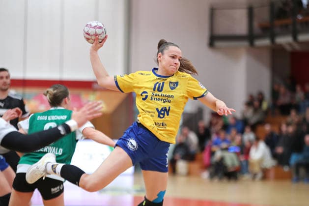 Handball, 2 Alsco HBF HC Leipzig SG 09 Kirchhof 19 04 2026 Emely Theilig 10, HC Leipzig throws 2 Alsco Handball Bundesliga Women, HBF, Season 2025 2026, 24 Matchday HC Leipzig vs SG 09 Kirchhof on 19 04 2026 at Sporthalle Brüderstraße Leipzig Copyright: xBEAUTIFULxSPORTS JanxKaeferx