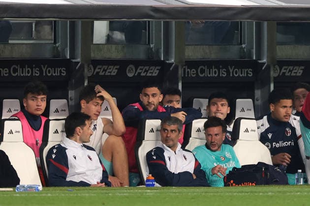 Turin, Italy, 19th April 2026. Federico Bernardeschi of Bologna FC discusses with Bologn 10909 FC Physiotherapist Gianluca Scolaro on the bench after picking up an injury seconds after entering the field of play as a second half substitute during the Juventus vs Bologna Serie A match at Allianz Stadium, Turin. Picture credit should read: Jonathan Moscrop Sportimage EDITORIAL USE ONLY. No use with unauthorised audio, video, data, fixture lists, club league logos or live services. Online in-match use limited to 120 images, no video emulation. No use in betting, games or single club league player publications. SPI_039_JM_JUVE_BOLOGNA SPI-4650-0039