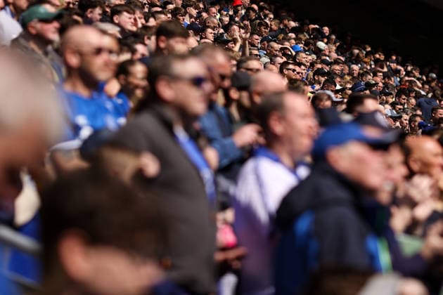 Everton gegen Liverpool 19 April 2026, Liverpool Premier League Fußball Everton gegen Liverpool Everton-Fans Foto Jacques Feeney Abseits Liverpool UK  Copyright: xJacquesxFeeneyx xOffsidexOffside