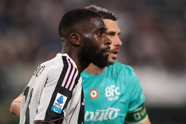 Turin, Italy, 19th April 2026. Jeremie Boga of Juventus and Remo Freuler of Bologna FC during the Juventus vs Bologna Serie A match at Allianz Stadium, Turin. Picture credit should read: Jonathan Moscrop Sportimage EDITORIAL USE ONLY. No use with unauthorised audio, video, data, fixture lists, club league logos or live services. Online in-match use limited to 120 images, no video emulation. No use in betting, games or single club league player publications. SPI_047_JM_JUVE_BOLOGNA SPI-4650-0047