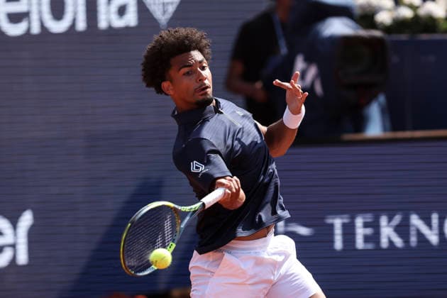 April 19, 2026, Barcelona, Barcelona, Spain: Arthur Fils of France in action against Andrey Rublev of Russia during the Final tennis match of the Barcelona Open Banc Sabadell - Conde Godo 2026 Day 9 at Real Club de Tenis Barcelona on April 19, 2026 in Barcelona, Spain. Barcelona Spain - ZUMAa181 20260419_zaa_a181_098 Copyright: xJavierxBorregox