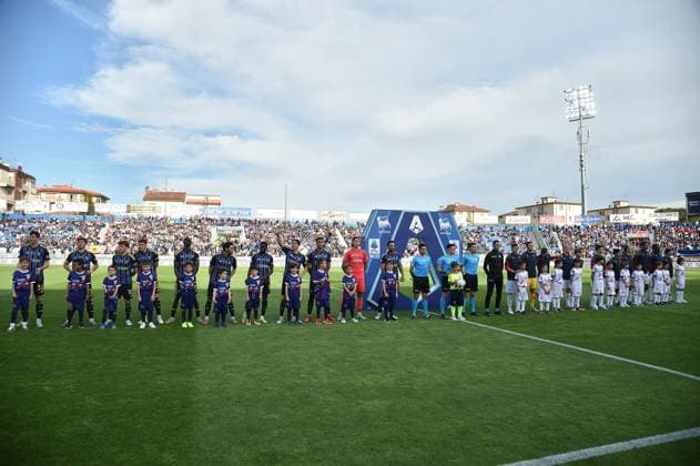 CALCIO - Serie A - Pisa SC vs Genoa CFC Players lineup during Pisa SC vs Genoa CFC, Italian soccer Serie A match in Pisa, Italy, April 19 2026 Pisa Italy  Copyright: xIPAxSport ABACAx