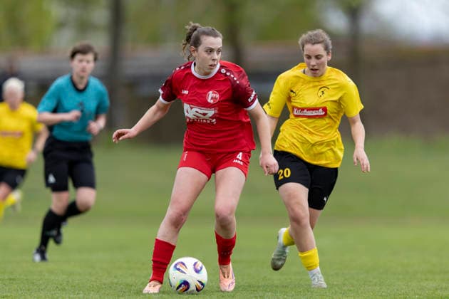Regionalliga Nordost Frauen 1 FFV Erfurt vs 1 FFC Fortuna Dresden Erfurt 19 04 2026 Jasmin Sautter 4 1 FFV Erfurt vs Phoebe Klaus 20 1 FFC Fortuna Dresden Regionalliga Nordost Frauen 1 FFV Erfurt vs 1 FFC Fortuna Dresden Sportforum Johannesplatz Erfurt 19 04 2026 Copyright: xBEAUTIFULxSPORTS Duehringx