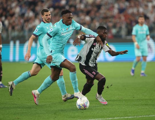 Jhon Lucumi of Bologna and Jeremie Boga of Juventus FC during the Italian Serie A, football match between Juventus FC and Bologna FC on 19 April 2026, at Allianz Stadium Turin, Italy. Photo Nderim Kaceli  Copyright: xNderimxKaceli IPAxSportx xipa-agency.netx xx IPA_74090722 IPA_Agency_IPA74090722