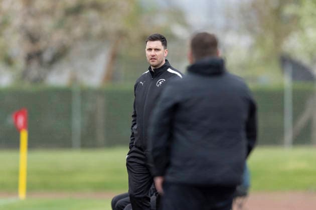 Regionalliga Nordost Frauen 1 FFV Erfurt vs 1 FFC Fortuna Dresden Erfurt 19 04 2026 Michael Weiße coach 1 FFC Fortuna Dresden and Gino Heinze coach 1 FFV Erfurt Regionalliga Nordost Frauen 1 FFV Erfurt vs 1 FFC Fortuna Dresden Sportforum Johannesplatz Erfurt 19 04 2026 Copyright: xBEAUTIFULxSPORTS Duehringx