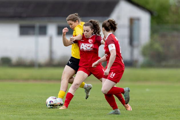 Regionalliga Nordost Frauen 1 FFV Erfurt vs 1 FFC Fortuna Dresden Erfurt 19 04 2026 Jasmin Sautter 4 1 FFV Erfurt vs Phoebe Klaus 20 1 FFC Fortuna Dresden Regionalliga Nordost Frauen 1 FFV Erfurt vs 1 FFC Fortuna Dresden Sportforum Johannesplatz Erfurt 19 04 2026 Copyright: xBEAUTIFULxSPORTS Duehringx