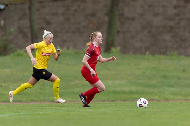 Regionalliga Nordost Frauen 1 FFV Erfurt vs 1 FFC Fortuna Dresden Erfurt 19 04 2026 Pia Huck 21 1 FFV Erfurt vs Kathleen Freude 6 1 FFC Fortuna Dresden Regionalliga Nordost Frauen 1 FFV Erfurt vs 1 FFC Fortuna Dresden Sportforum Johannesplatz Erfurt 19 04 2026 Copyright: xBEAUTIFULxSPORTS Duehringx