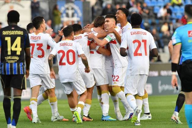 CALCIO - Serie A - Pisa SC vs Genoa CFC Players Genoa celebrate during Pisa SC vs Genoa CFC, Italian soccer Serie A match in Pisa, Italy, April 19 2026 Pisa Italy  Copyright: xIPAxSport ABACAx