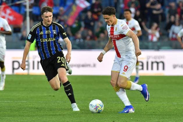CALCIO - Serie A - Pisa SC vs Genoa CFC Vitor Manuel Carvalho De Oliveira Vitinha (Genoa) Michel Aebischer (Pisa) during Pisa SC vs Genoa CFC, Italian soccer Serie A match in Pisa, Italy, April 19 2026 Pisa Italy  Copyright: xIPAxSport ABACAx