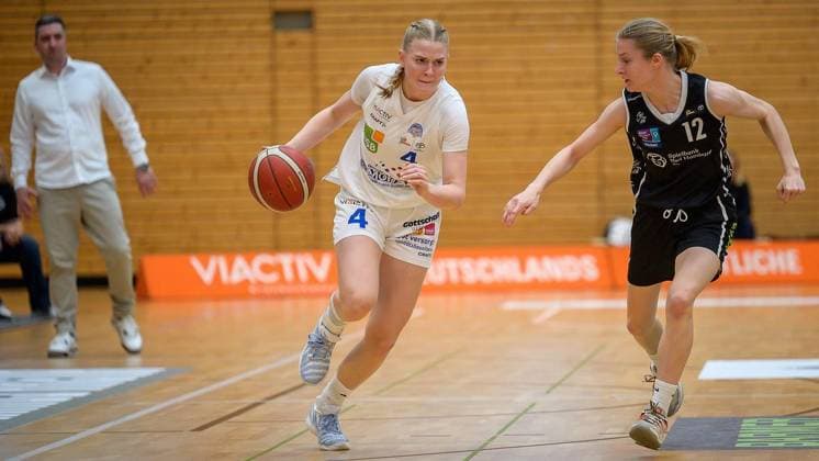 Bochum VfL VIACTIV AstroLadies Bochum Falcons Bad Homburg FOR EDITORIAL PURPOSES ONLY p Laura Knaup 4, VfL VIACTIV AstroLadies Bochum in the match VfL VIACTIV AstroLadies Bochum white against Falcons Bad Homburg black on Sunday, April 19, 2026, at the Rundsporthalle in Bochum Bochum Copyright UwexErnst Copyright: UwexErnst doc85horvfhv5c1ebfg9u63 ,EDITORIAL USE ONLY Copyright: UwexErnst