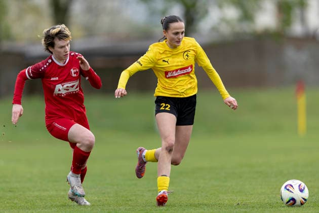 Regionalliga Nordost Frauen 1 FFV Erfurt vs 1 FFC Fortuna Dresden Erfurt 19 04 2026 Thekla Freywald 20 1 FFV Erfurt vs Victoria Simon 22 1 FFC Fortuna Dresden Regionalliga Nordost Frauen 1 FFV Erfurt vs 1 FFC Fortuna Dresden Sportforum Johannesplatz Erfurt 19 04 2026 Copyright: xBEAUTIFULxSPORTS Duehringx